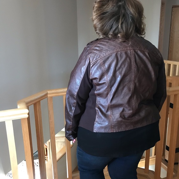 Maurice’s brown jacket - Picture 3 of 4